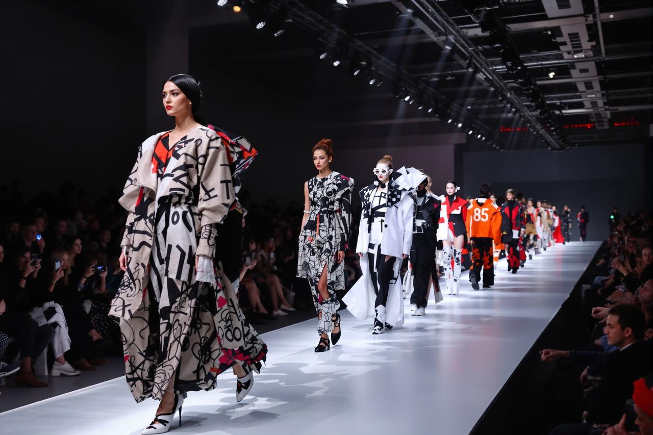 国际时装周中国面孔闪耀 新锐设计师作品获外媒盛赞 - 每日黑料 国际时装周中国面孔闪耀 新锐设计师作品获外媒盛赞